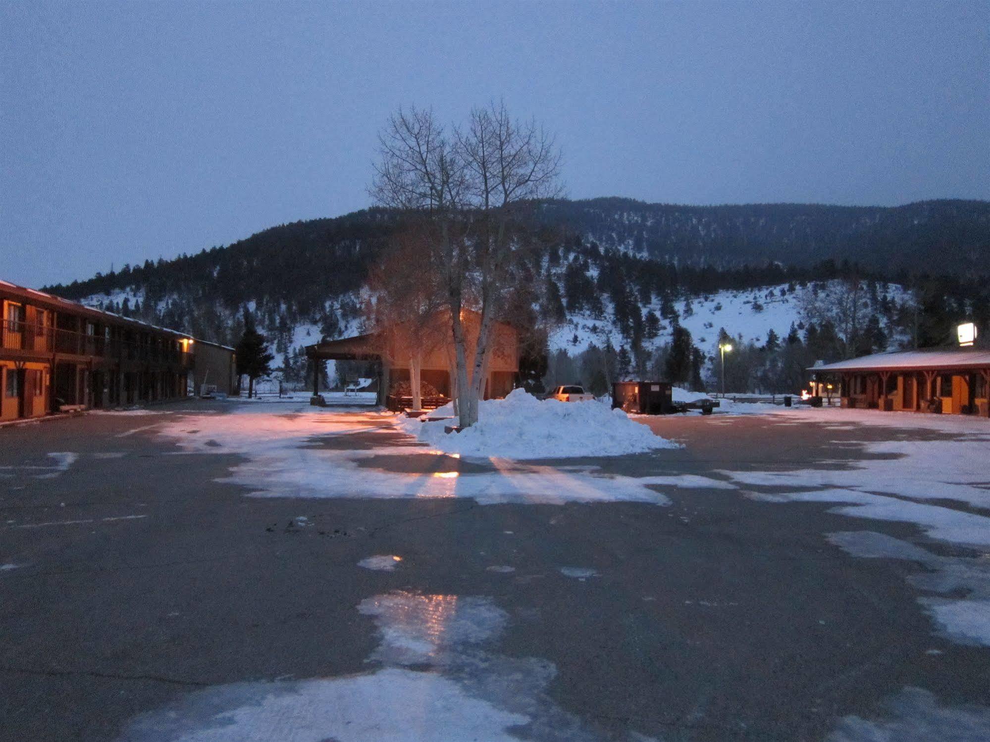 Loge Wolf Creek Motel South Fork Exterior photo